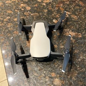 DJI Mavic Air + DJI Osmo Mobile 2 + Accessories